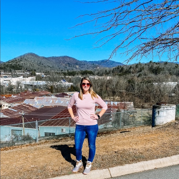 Meet your posher, Brittany! - Picture 2 of 3